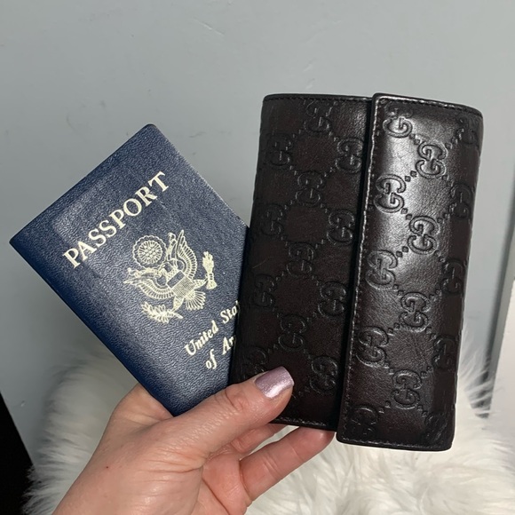 Authentic Gucci brown buttery soft leather trifold wallet and passport holder - Picture 1 of 17